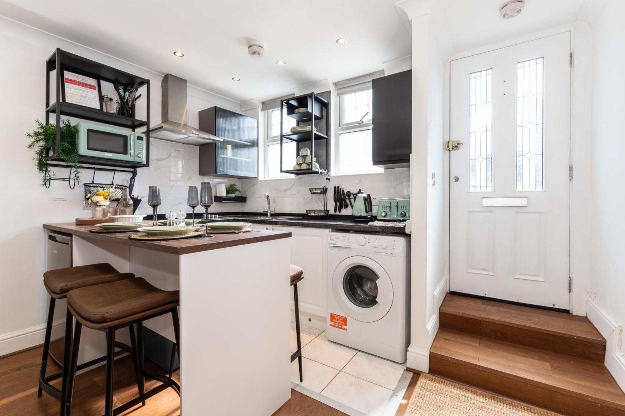 Holiday home Cute 2 Bedroom House - 10 Min Walk To Woolwich Dlr & Elizabeth Line - Netflix - Espresso Machine