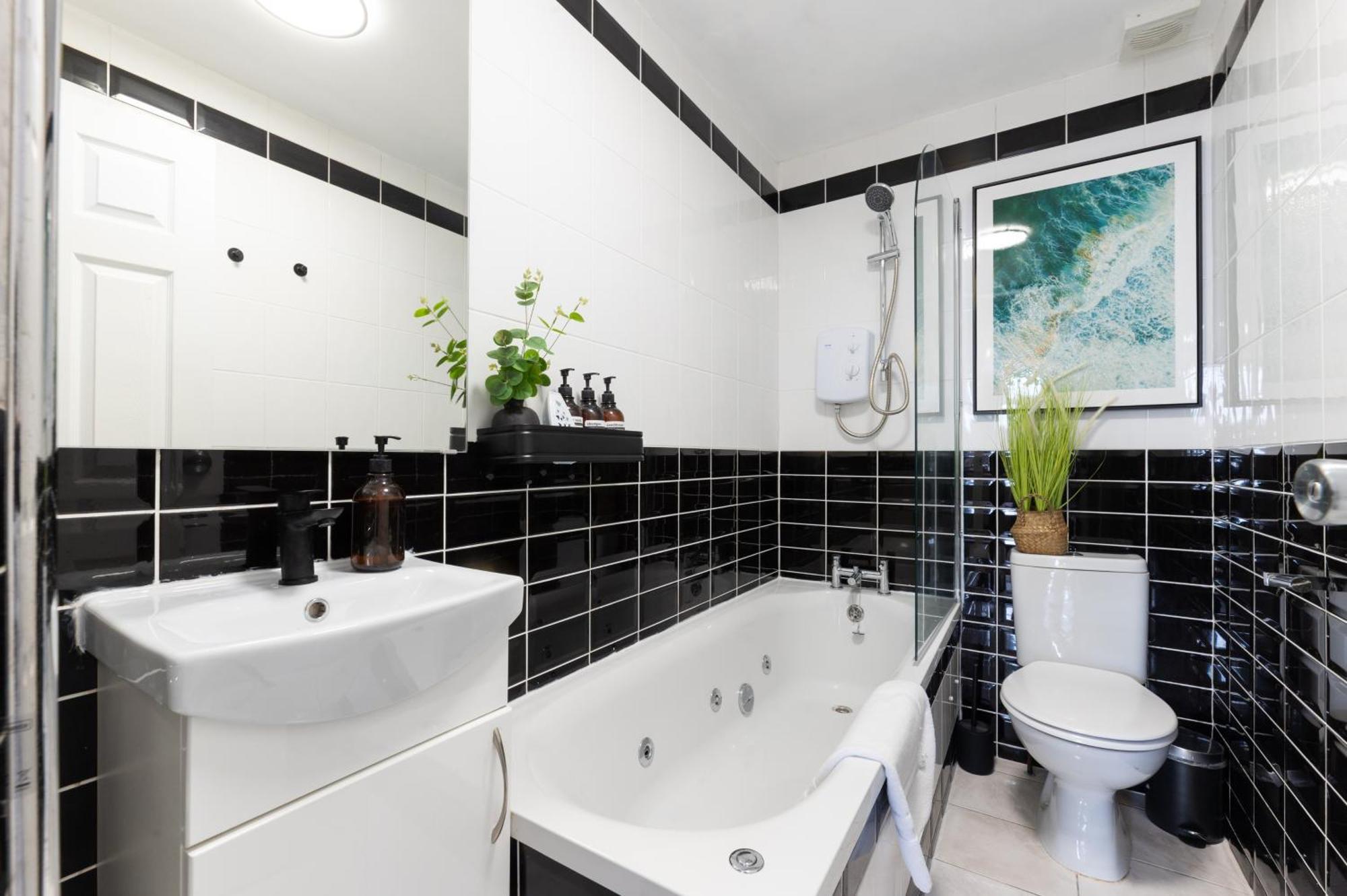 Cute 2 Bedroom House - 10 Min Walk To Woolwich Dlr & Elizabeth Line - Netflix - Espresso Machine Holiday home